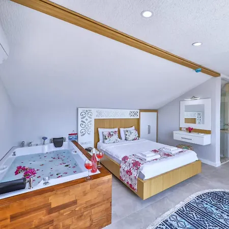 מלון דירות Hediye Hanim Suit&apart 4*